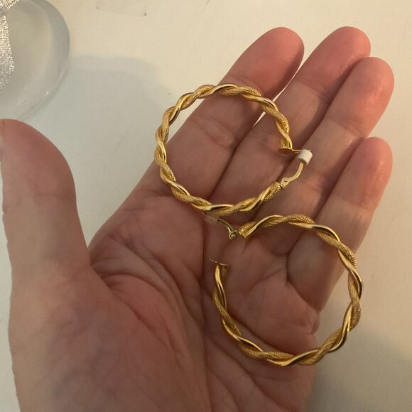 18k solid gold twisted hoop earrings 1.5" - Picture 6 of 7